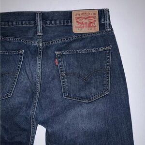 Levis 511 32x32. Condition is "Pre-owned". Shipped with USPS Priority Mail.